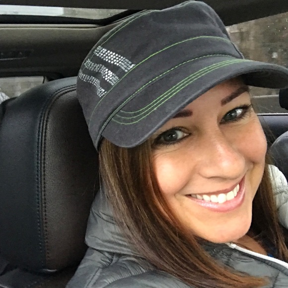 Meet your Posher, Shannon - Picture 1 of 2